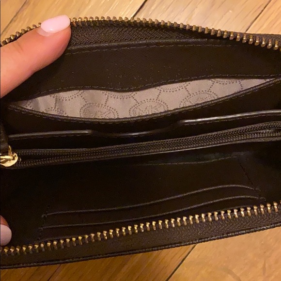Michael Kors wallet/wristlet - Picture 2 of 5